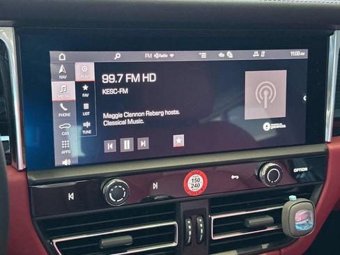Certified 2025 Porsche Macan S AWD/4WD image 23