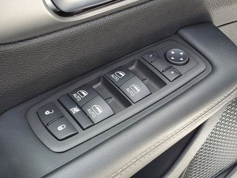 Used 2025 Chrysler Pacifica Select FWD image 20