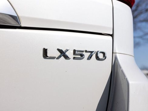 Used 2020 Lexus LX 570 4WD w/ Luxury Package image 58