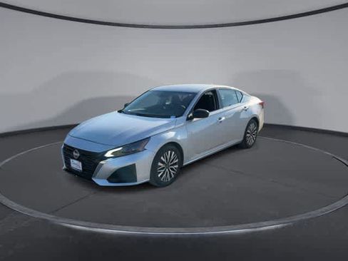 Used 2024 Nissan Altima 2.5 SV image 4