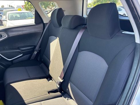 Used 2025 Kia Soul LX w/ LX Technology Package FWD image 21