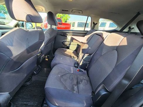 Used 2020 Toyota Highlander LE AWD/4WD image 10