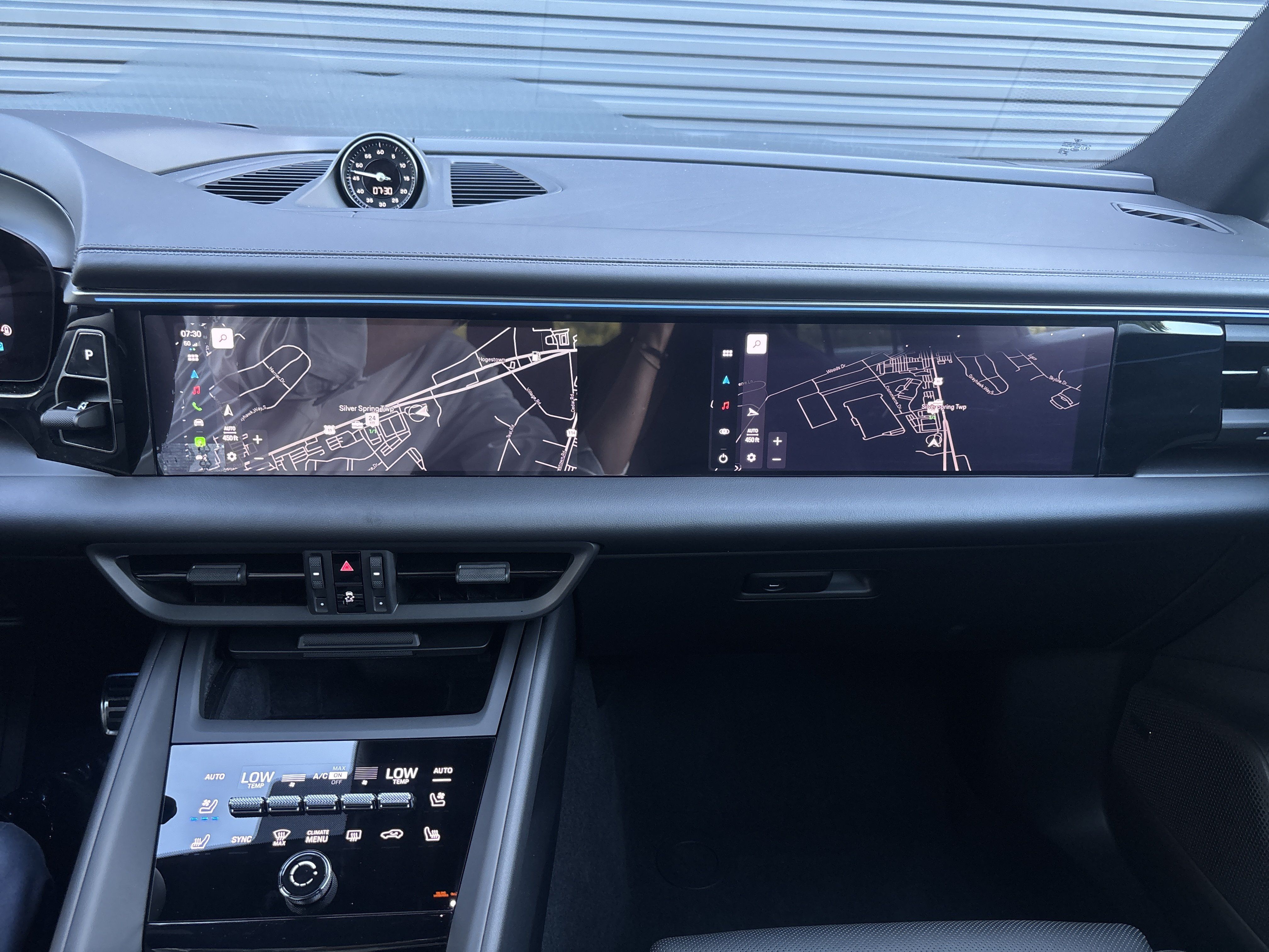 Certified 2025 Porsche Macan 4S Electric AWD/4WD image 25