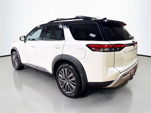 Used 2024 Nissan Pathfinder SL w/ SL Premium Package image 9