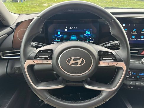 Used 2025 Hyundai Elantra SEL FWD image 29