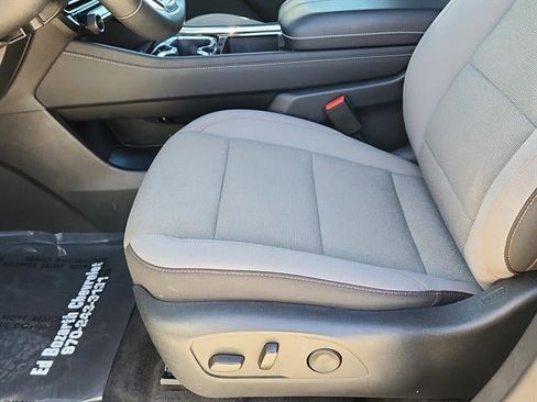 Used 2025 Chevrolet Traverse LT AWD/4WD image 9