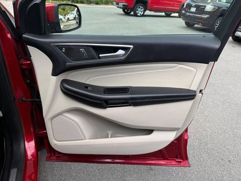 Used 2020 Ford Edge Titanium FWD image 23