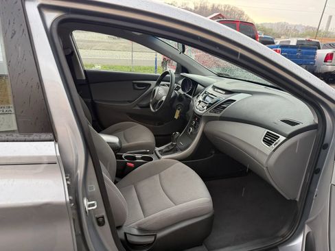 Used 2016 Hyundai Elantra SE image 13