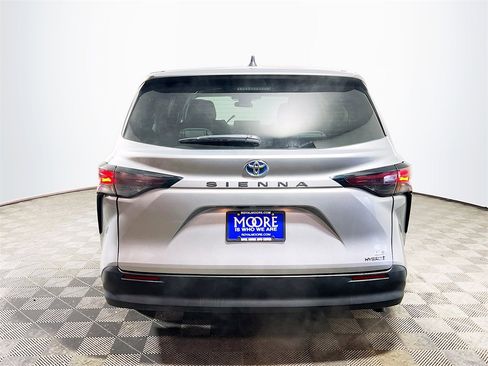 Certified 2024 Toyota Sienna LE image 7
