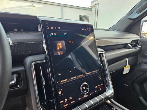 New 2026 GMC Yukon Elevation image 18