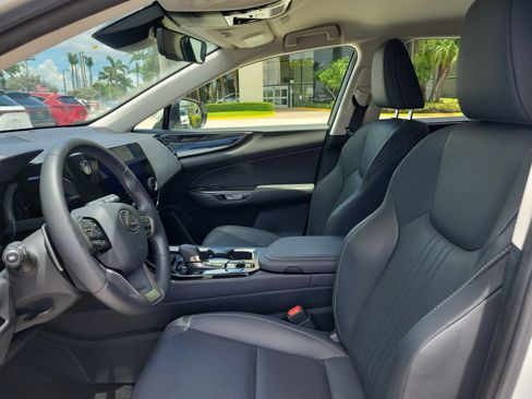 Used 2025 Lexus NX 250 FWD w/ Accessory Package (K3) image 19