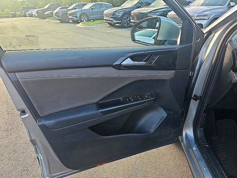 Used 2022 Volkswagen Taos SEL image 11