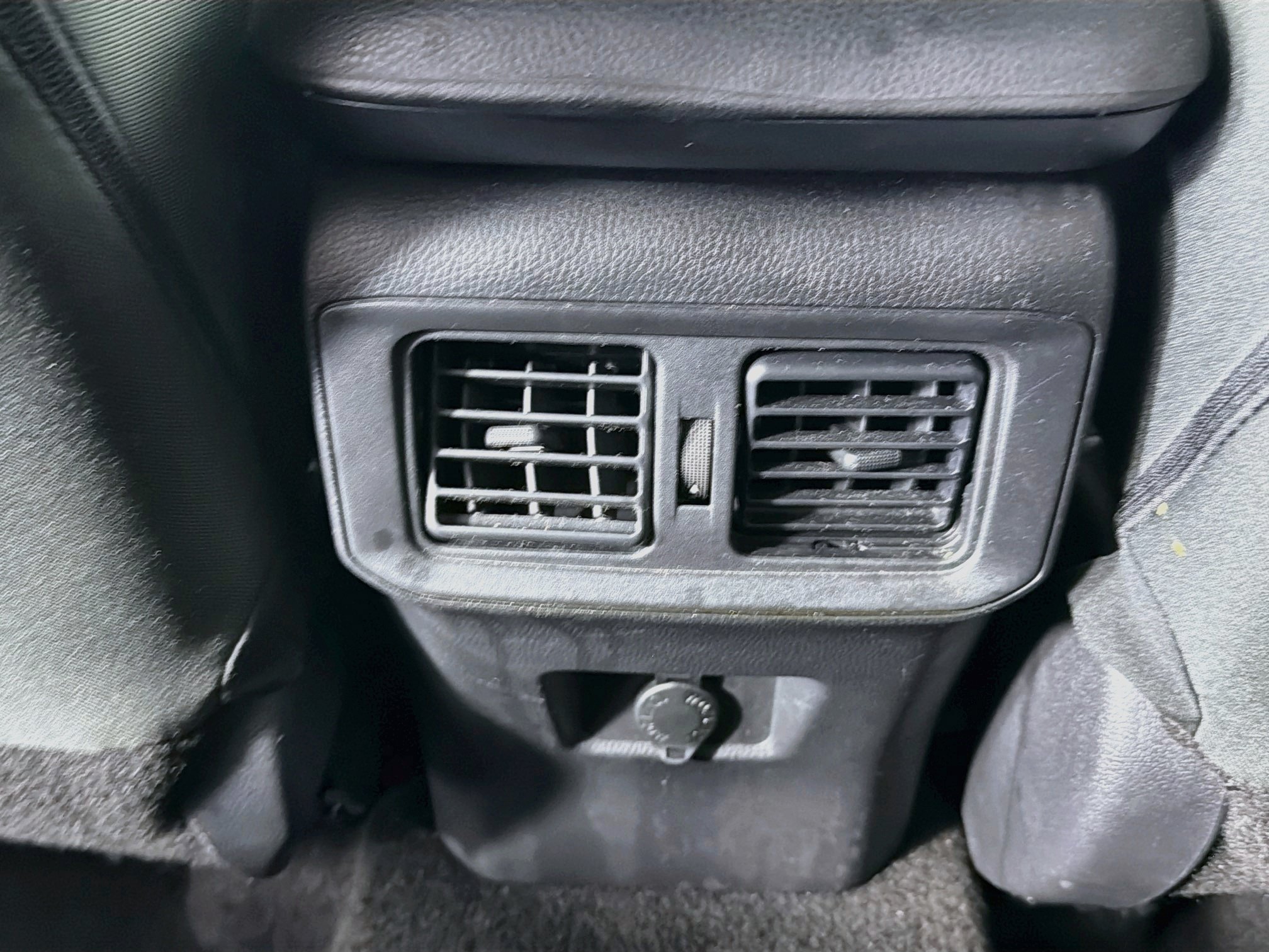 Used 2025 Toyota RAV4 LE AWD/4WD image 27