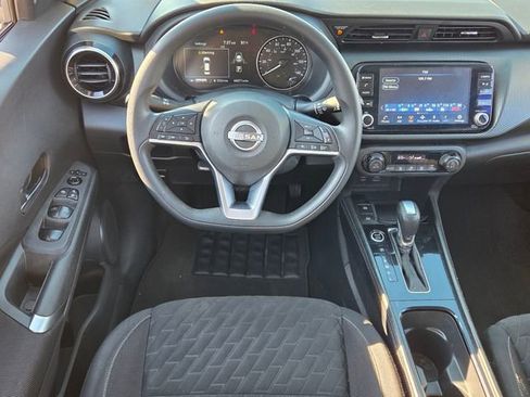 Used 2022 Nissan Kicks SV image 7