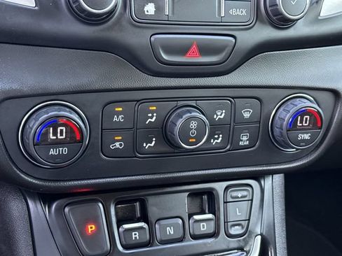 Used 2021 GMC Terrain SLT w/ Infotainment Package II FWD image 22