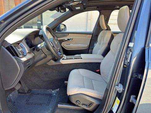 Used 2025 Volvo XC90 T8 Plus w/ Protection Package Premier AWD/4WD image 17