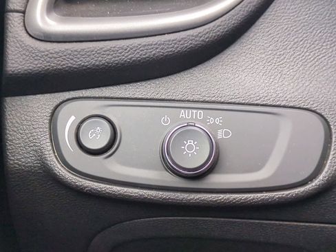 Used 2020 Chevrolet Trax LS image 27