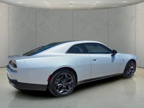 Used 2025 Dodge Charger R/T w/ Sun & Sound Package image 3