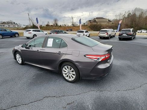 Used 2019 Toyota Camry LE image 6