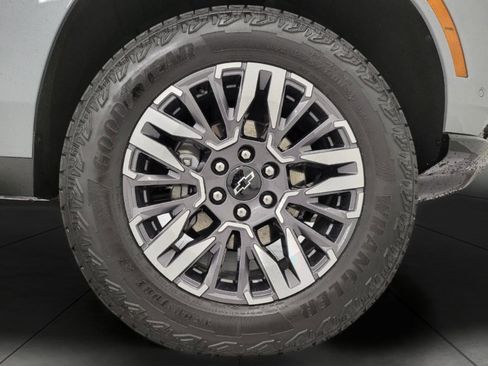 Used 2025 Chevrolet Tahoe Z71 w/ Z71 Off-Road Package image 3