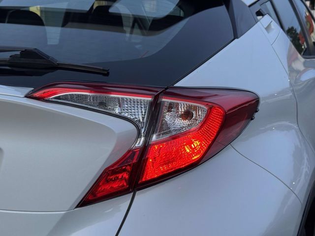 Used 2021 Toyota C-HR LE FWD image 15