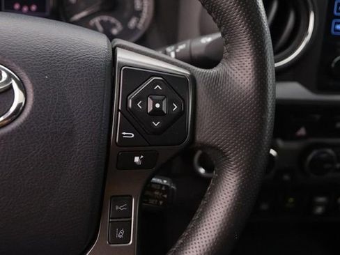 Used 2018 Toyota Tacoma TRD Sport AWD/4WD image 13