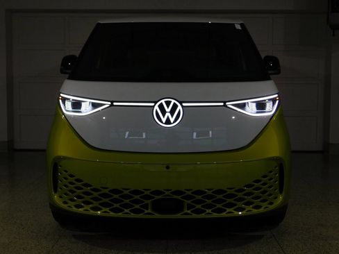 Used 2025 Volkswagen ID. Buzz 1st Edition image 16