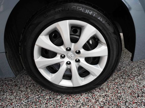 Used 2023 Toyota Corolla LE image 28