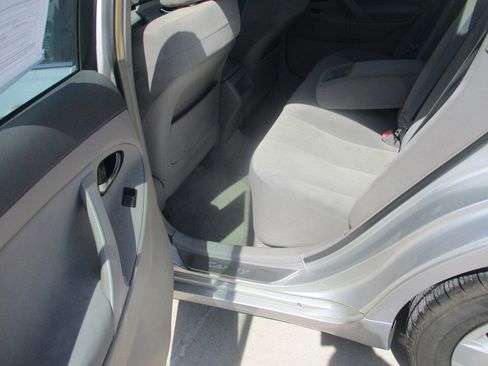 Used 2008 Toyota Camry LE FWD image 8