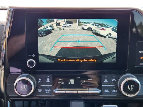 Used 2023 Toyota Highlander L AWD/4WD image 13