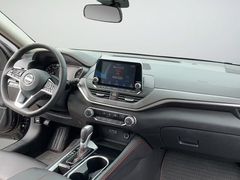 Certified 2025 Nissan Altima 2.5 SR FWD image 36