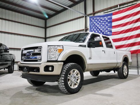 Used 2011 Ford F250 King Ranch w/ King Ranch w/Chrome Pkg image 3