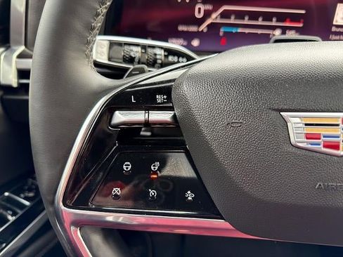 Certified 2025 Cadillac Escalade ESV Premium Luxury w/ Touring Package image 39