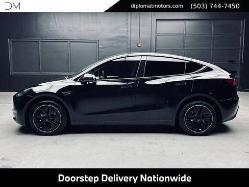 Used 2023 Tesla Model Y Long Range AWD/4WD image 4