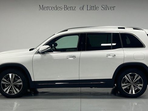 Used 2025 Mercedes-Benz GLB 250 4MATIC image 2