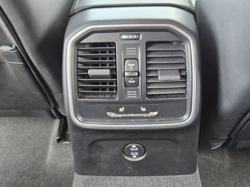 Used 2023 Porsche Macan image 38