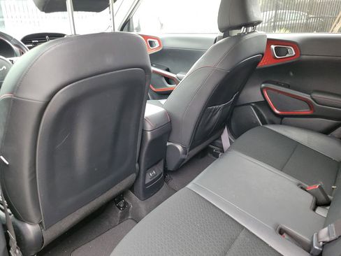 Certified 2023 Kia Soul GT-Line FWD image 7
