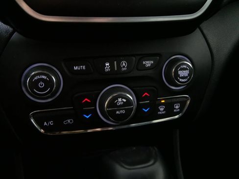 Used 2020 Jeep Cherokee Trailhawk w/ Cold Weather Group AWD/4WD image 25