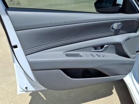 Certified 2025 Hyundai Elantra SEL FWD image 19