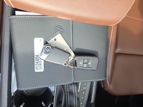 Used 2023 Volkswagen Atlas SE w/ Black Wheel Package image 14