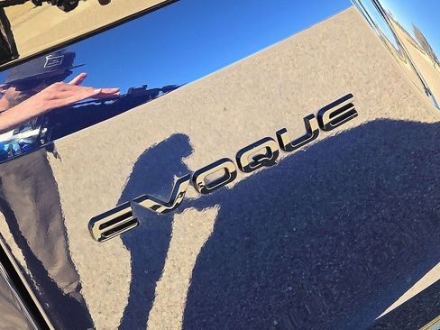 Used 2023 Land Rover Range Rover Evoque SE image 12