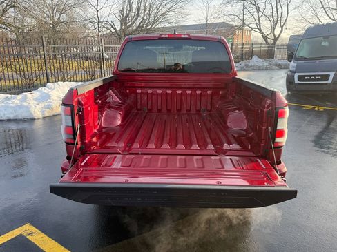Used 2023 Nissan Frontier SV image 12