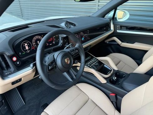 New 2025 Porsche Cayenne E-Hybrid image 4