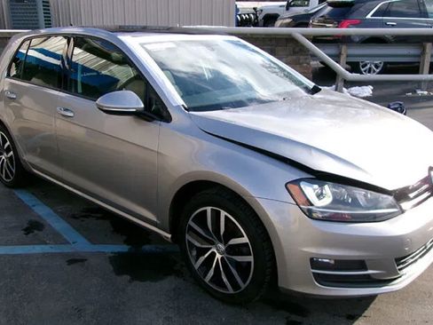 Used 2016 Volkswagen Golf SE w/ Lighting Package FWD image 4