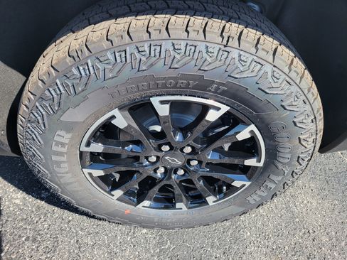 New 2026 Chevrolet Traverse Z71 w/ Enhanced Driving Package AWD/4WD image 38