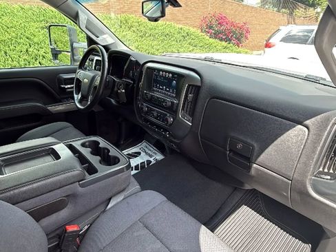 Used 2019 Chevrolet Silverado 2500 LT AWD/4WD image 29
