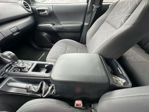 Used 2017 Toyota Tacoma TRD Sport w/ Premium & Technology Package image 27