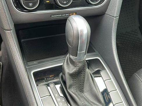 Used 2018 Volkswagen Passat 2.0T R-Line image 18