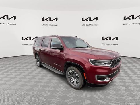 Used 2024 Jeep Wagoneer L Series II w/ Flexible Seating Group AWD/4WD image 4