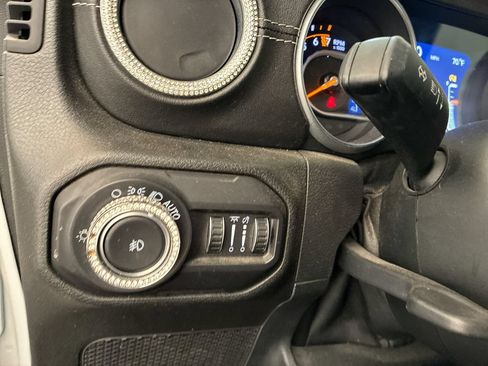 Used 2018 Jeep Wrangler Unlimited Sahara w/ Cold Weather Group AWD/4WD image 26
